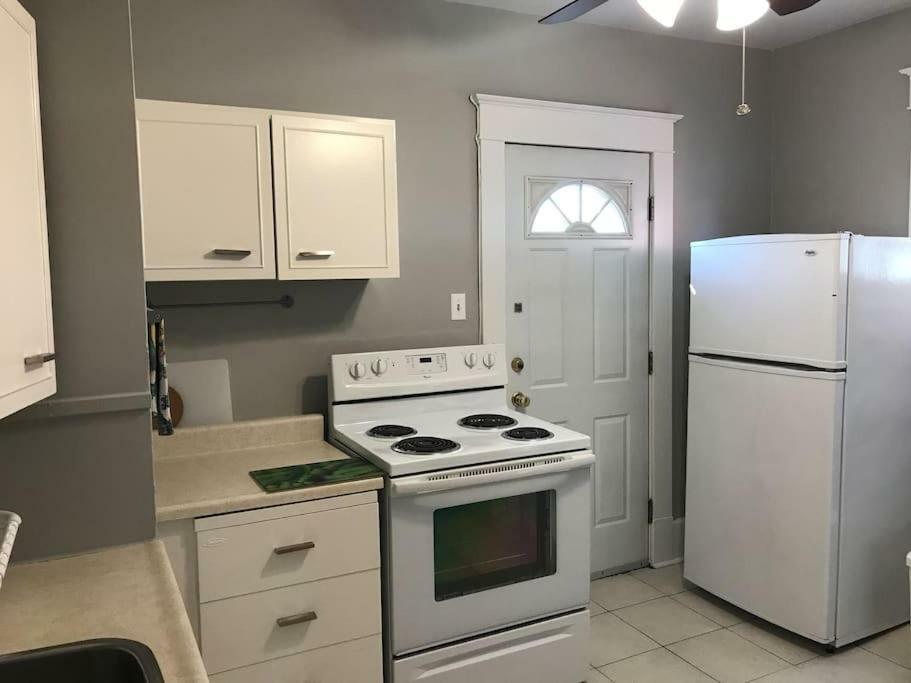 Apartamento Bright, Clean, Private. In The Heart Of Downtown! Parking, Wi-Fi And Netflix Included Otawa Exterior foto