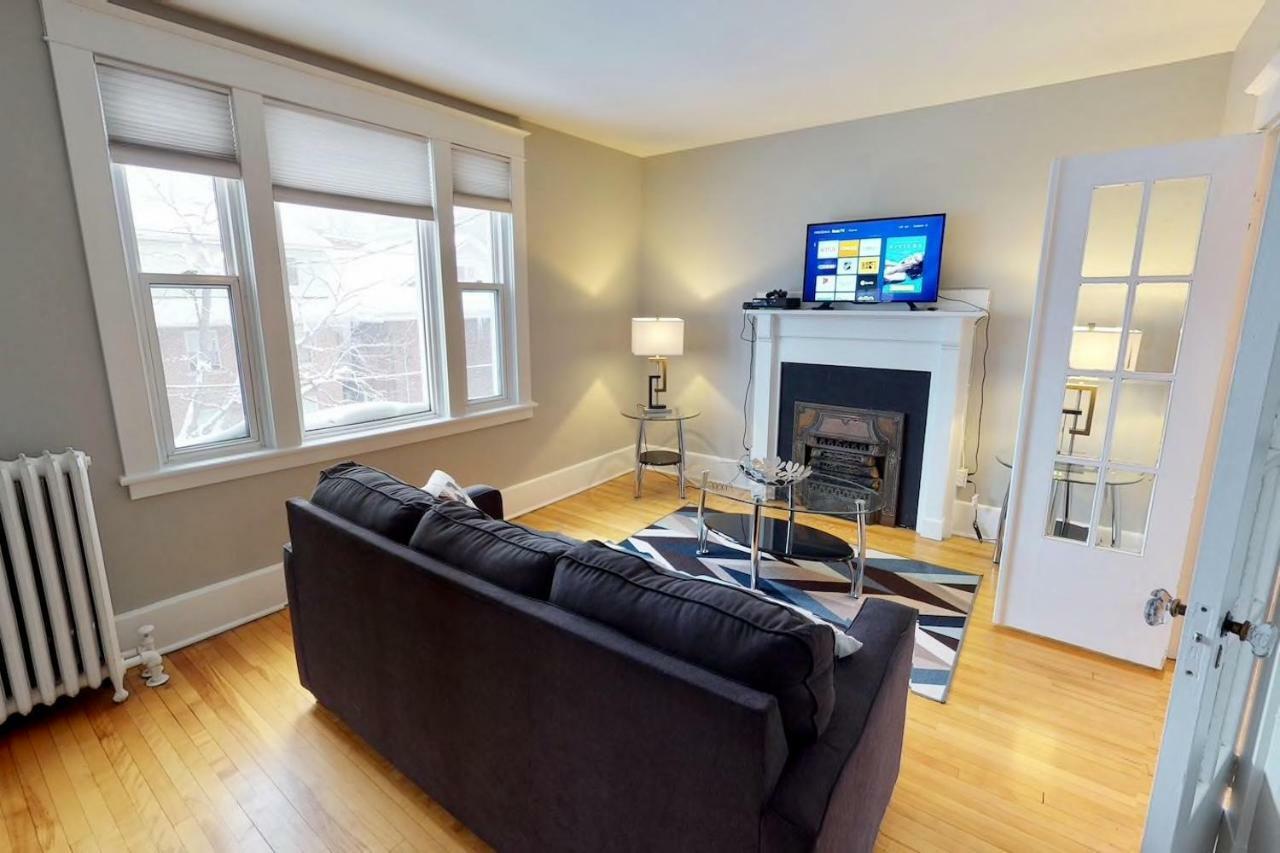 Apartamento Bright, Clean, Private. In The Heart Of Downtown! Parking, Wi-Fi And Netflix Included Otawa Exterior foto