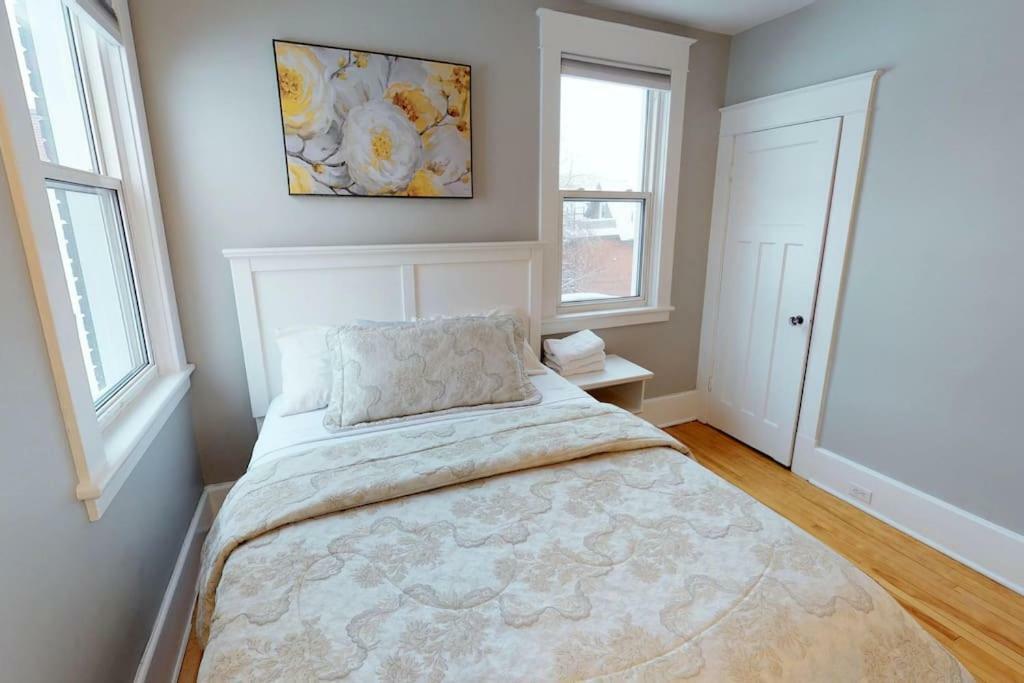 Apartamento Bright, Clean, Private. In The Heart Of Downtown! Parking, Wi-Fi And Netflix Included Otawa Exterior foto