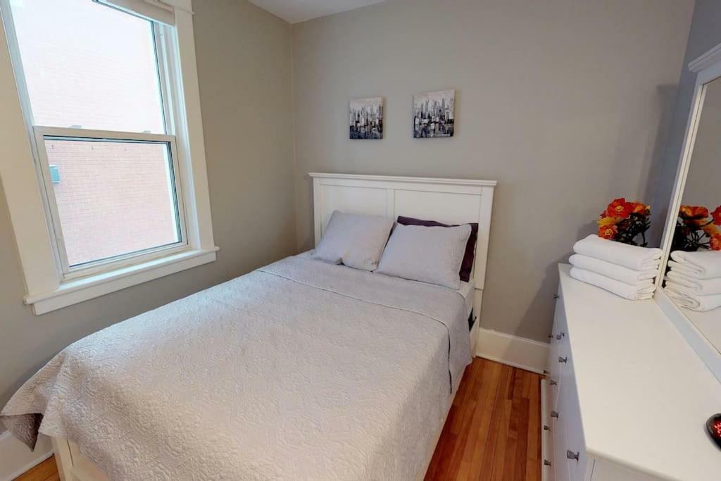 Apartamento Bright, Clean, Private. In The Heart Of Downtown! Parking, Wi-Fi And Netflix Included Otawa Exterior foto