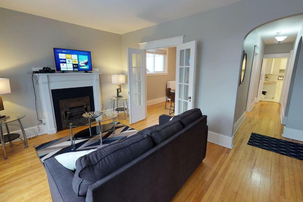 Apartamento Bright, Clean, Private. In The Heart Of Downtown! Parking, Wi-Fi And Netflix Included Otawa Exterior foto